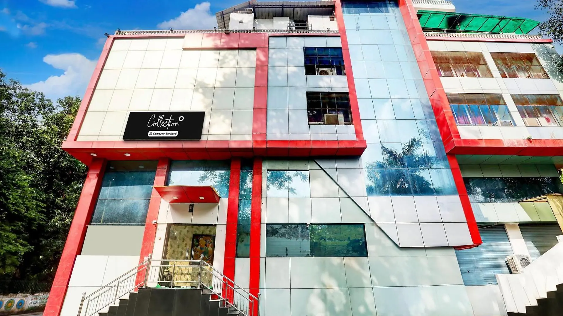 Super Collection O Lake Palace Road location
