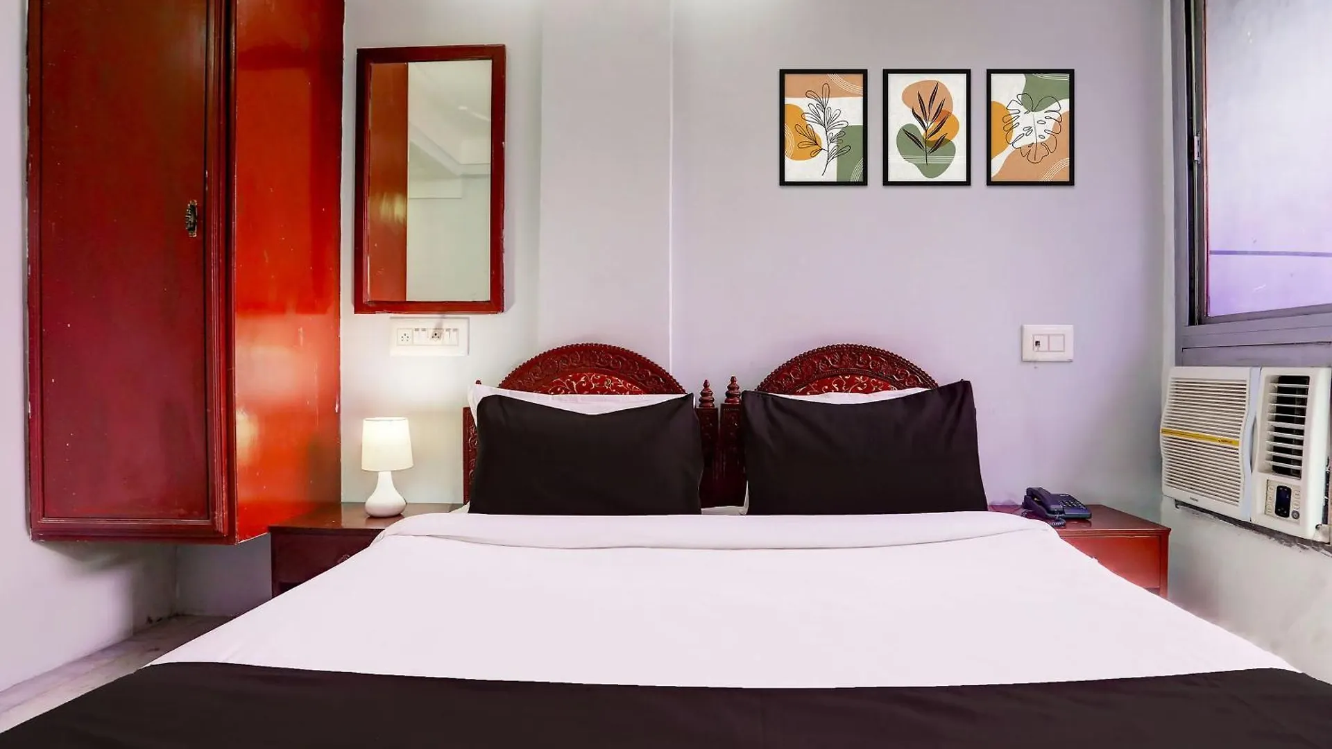 Hotel Super Collection O Lake Palace Road Udaipur