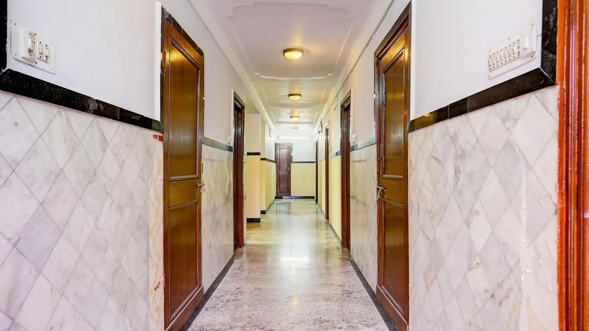 Hotel Super Collection O Lake Palace Road Udaipur