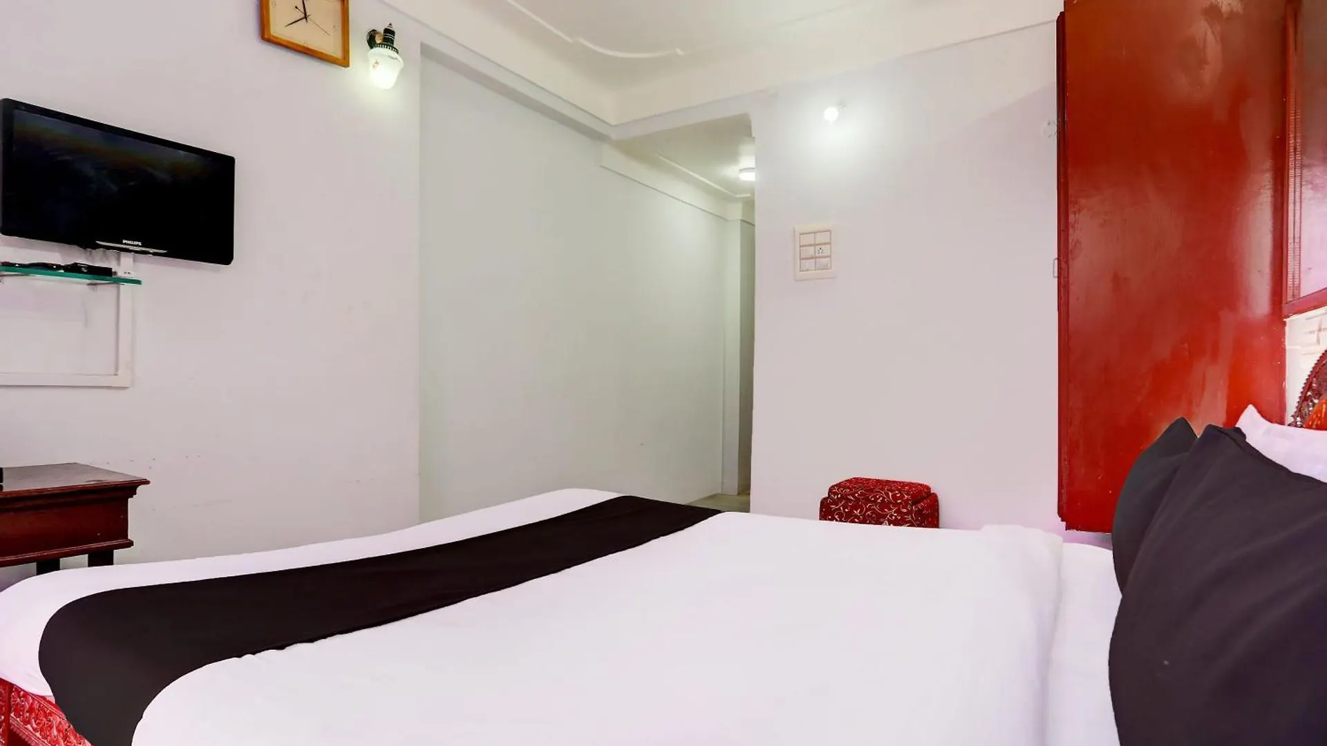Hotel Super Collection O Lake Palace Road Udaipur